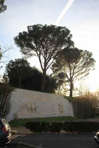 Monument aux morts Bayonne Attitudes
